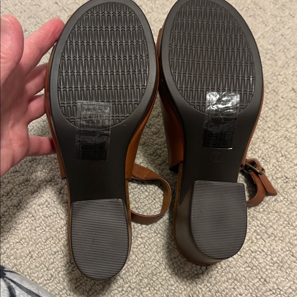 NWOT Pierre Dumas Morgen 7 Platform Sandals - Size 7 - Picture 6 of 11